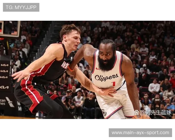 哈登后撤步三分命中，快船外线瞬间复活