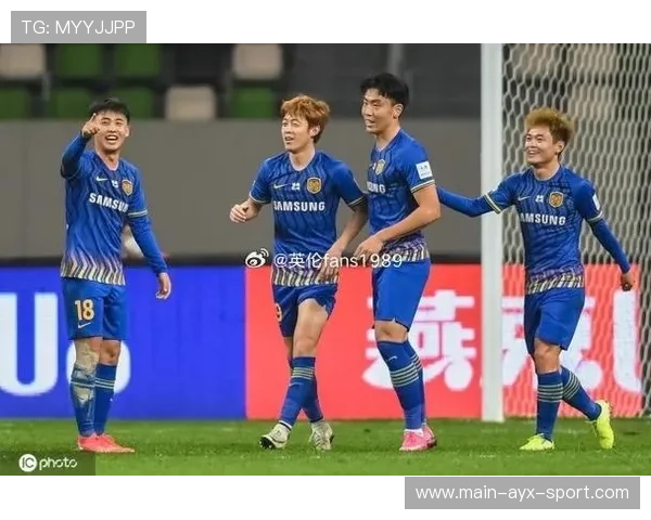 陕西联合冯伯元门前补射快一步，防守来不及伸脚